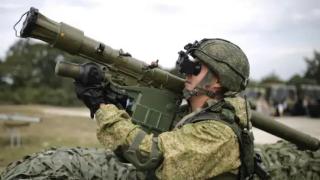 Un artillero antiaéreo con Verba MANPADS