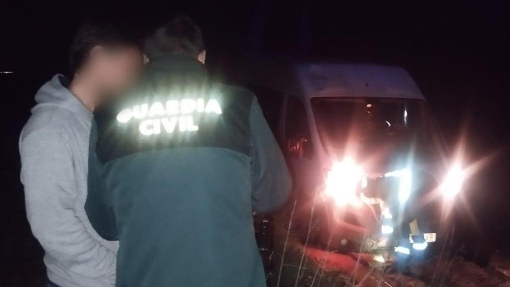 Rescatados 14 menores de Mojados tras quedar atrapadas sus furgonetas en un camino embarrado de Villaralbo por el GPS