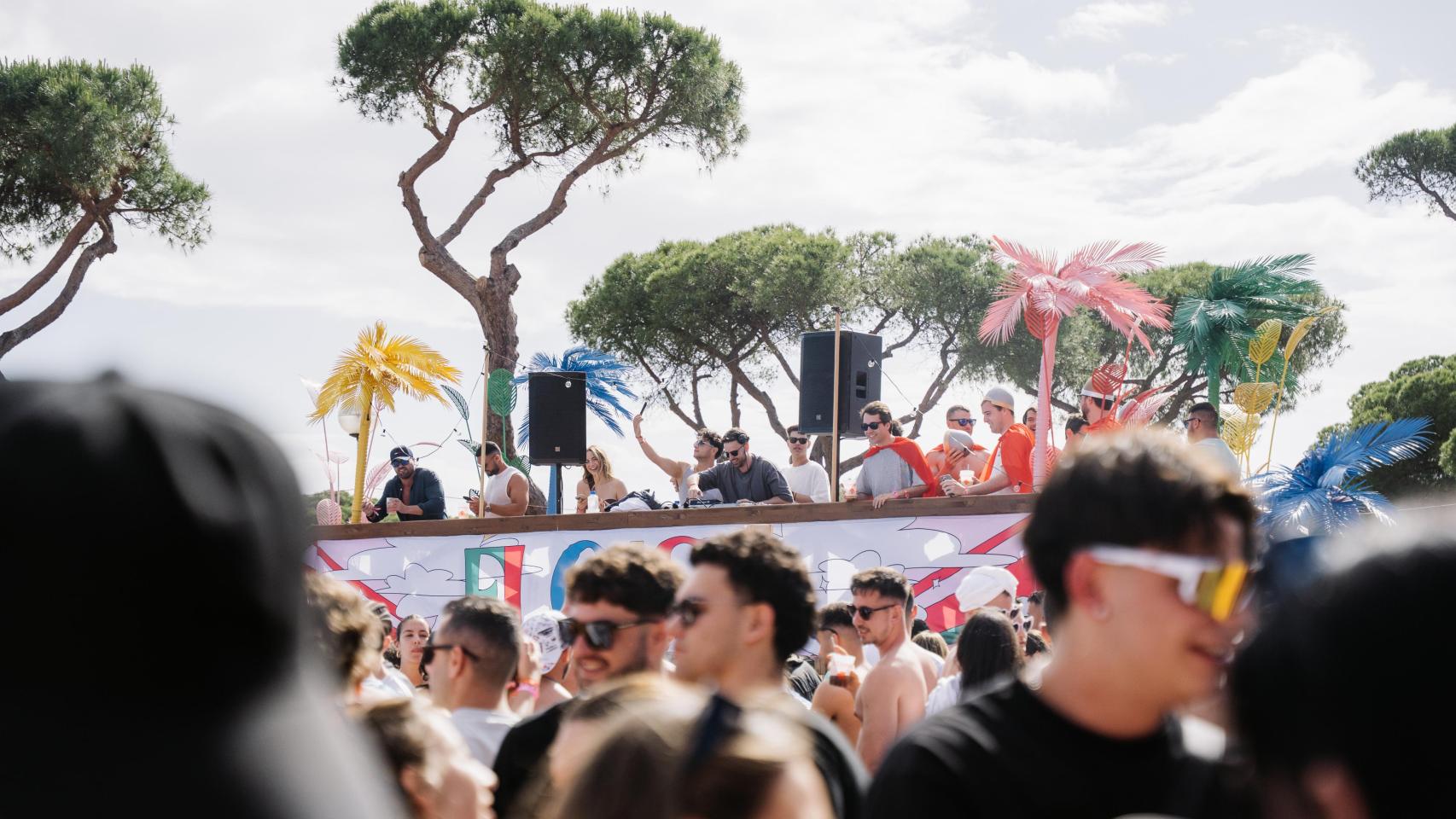 lA startup organiza Bye Bye Week, una semana de fiesta y actividades para los estudiantes que realizan la EBAU que reúne a miles de personas.