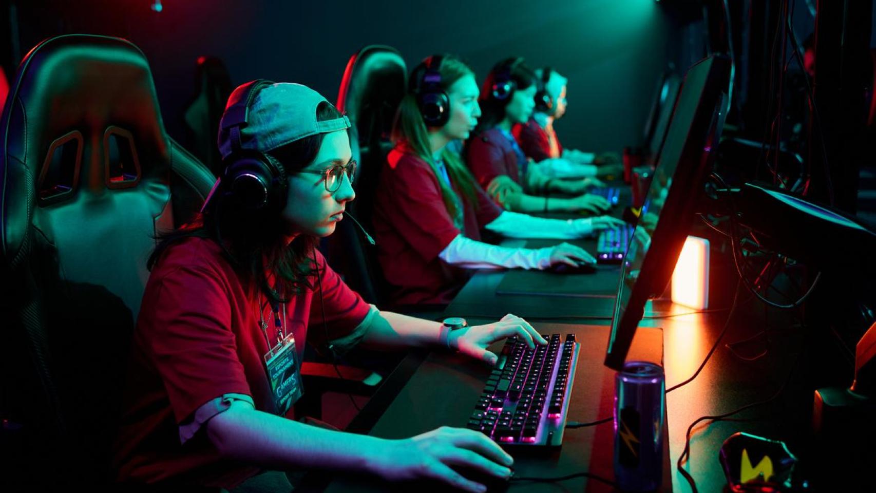 Chicas jugando 'eSports'.
