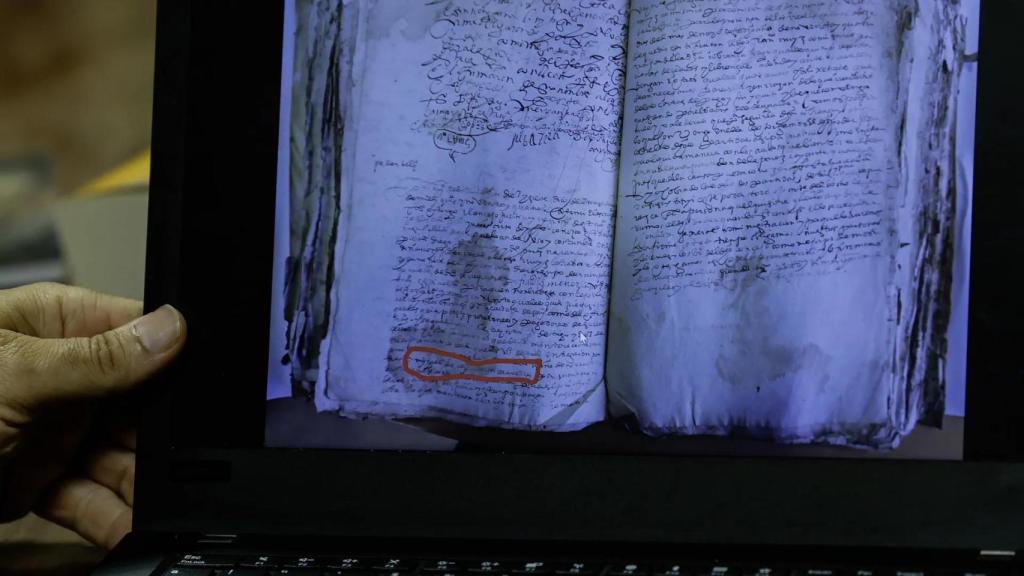 Imagen vista en un ordenador de documentos de 1593 y 1594 de Cervantes