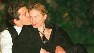 La trágica historia de amor del último 'príncipe americano' y la publicista de Calvin Klein: así fue la relación de JFK Jr. y Carolyn Bessette