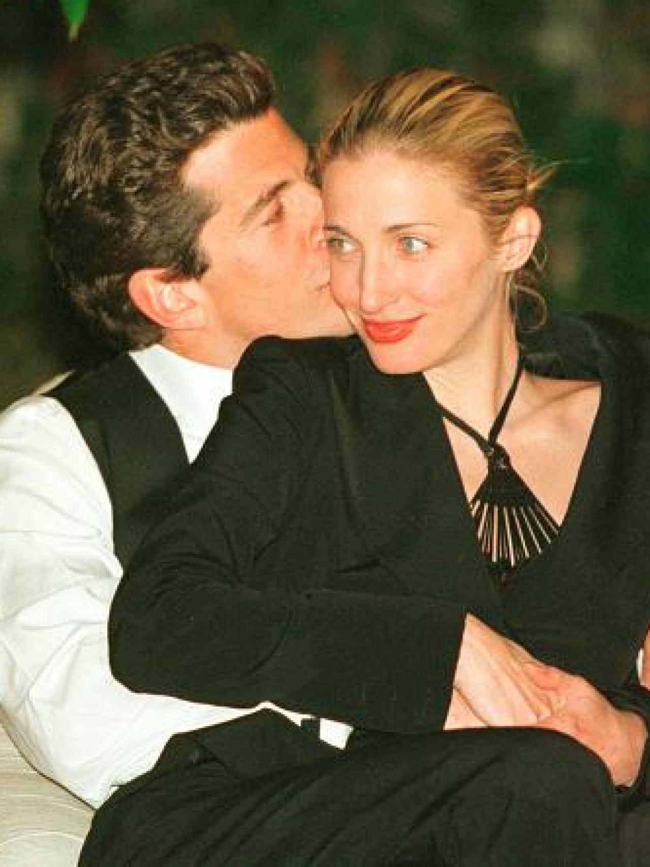 Kennedy Jr. y Caroline Bassett.