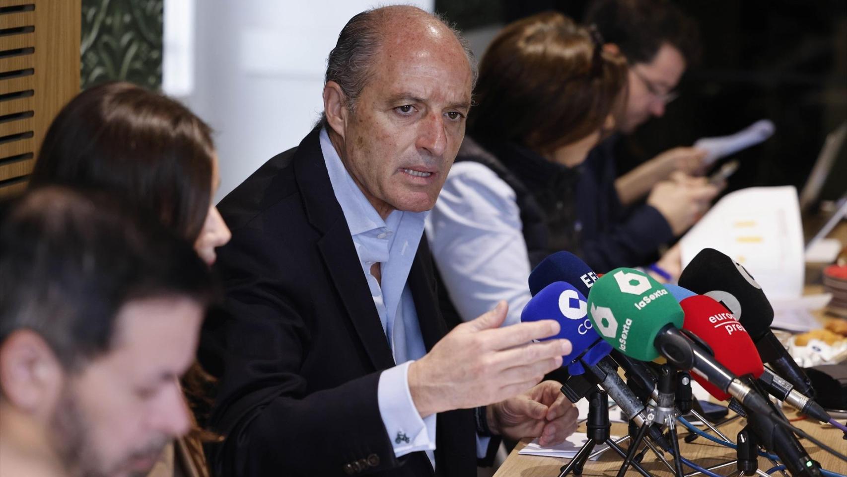 Francisco Camps en la presentación de la encuesta. Rober Solsona / Europa Press
