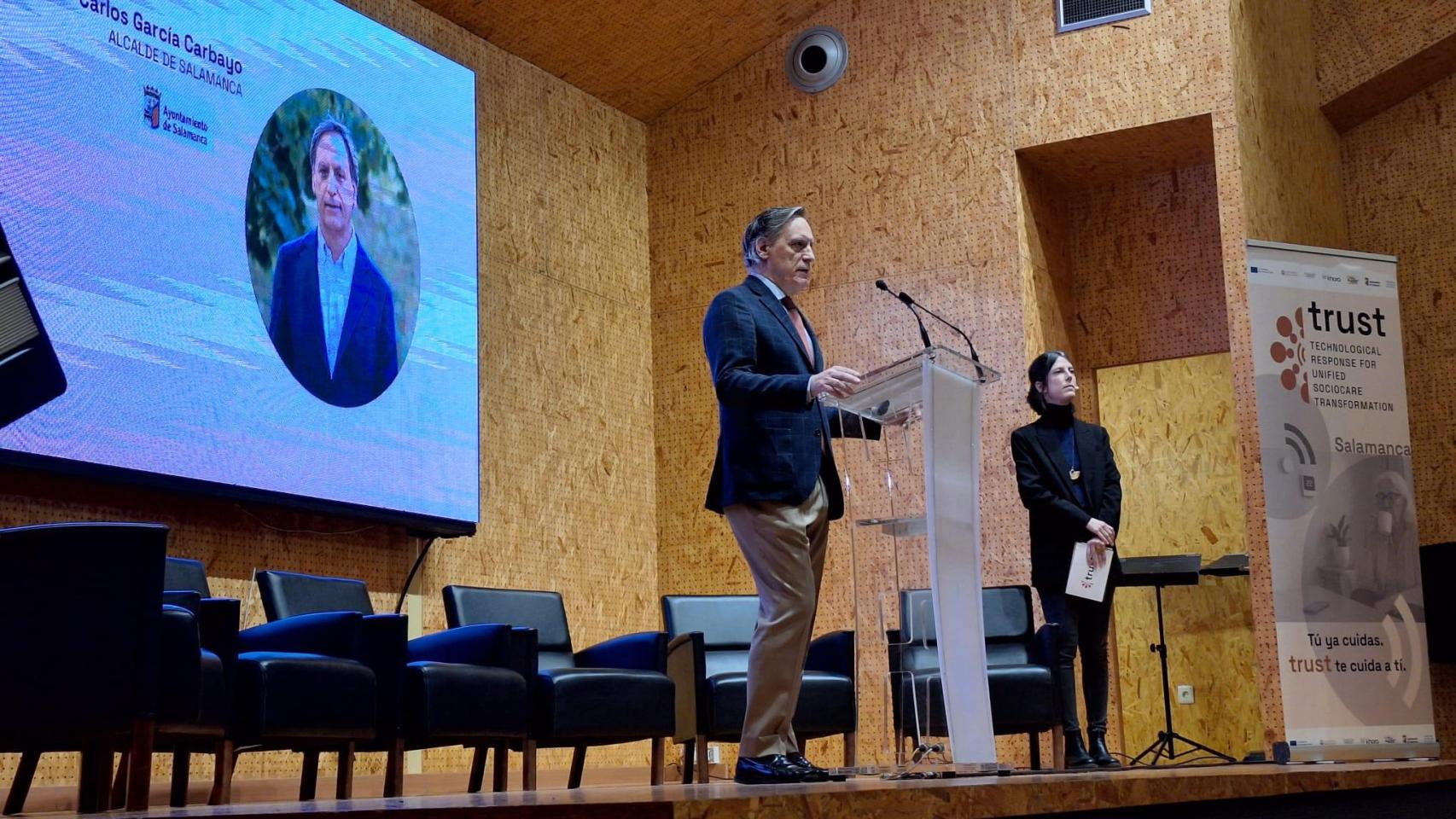 Carbayo presenta el proyecto TRUST para la atención a personas mayores.
