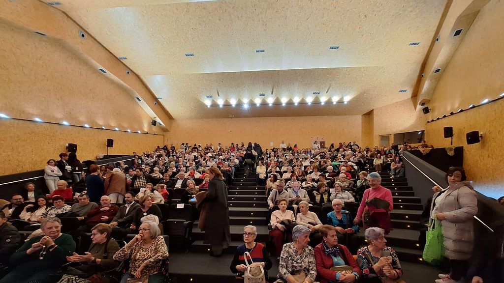 Gran afluencia de público la presentación de 'Trust'.