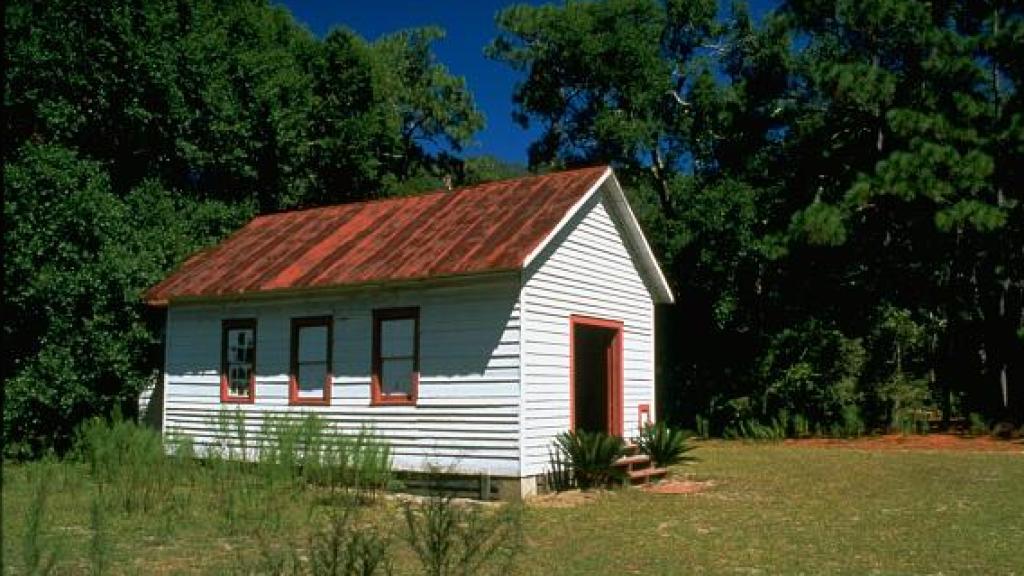 La pequeña iglesia de madera donde se casaron.