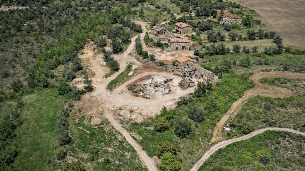 Imagen desde el cielo facilitada en aldeasabandanas.com y mejorada en calidad gracias a la IA