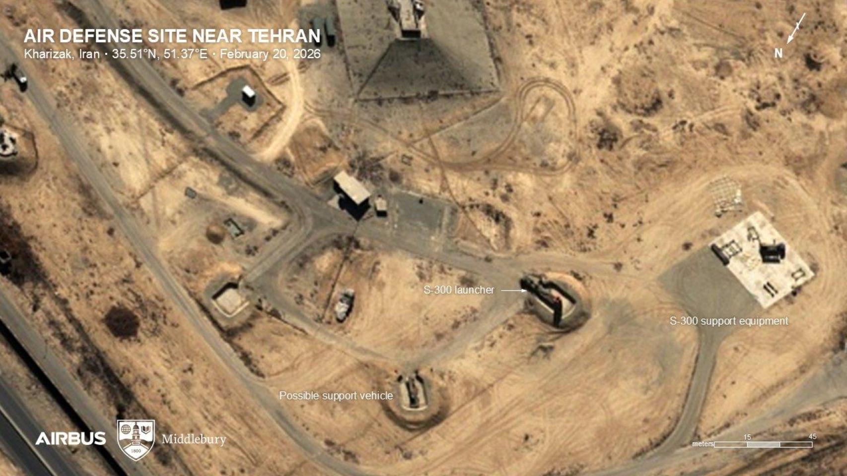 Irán ha desplegado un vehículo de guerra electrónica Cobra‑V8 junto a un lanzador S‑300 en una posición de defensa aérea al sur de Teherán.