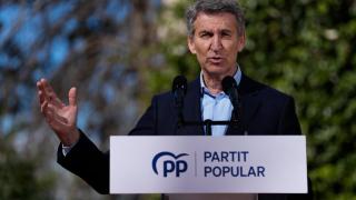 Feijóo, atiende a los medios de comunicación en su visita a Granollers la semana pasada.