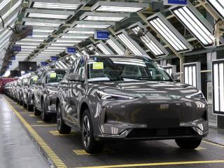 Línea de producción de vehículos de Geely. EE