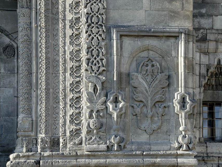 Un grabado de la Madrasa de Cifte Minareli.