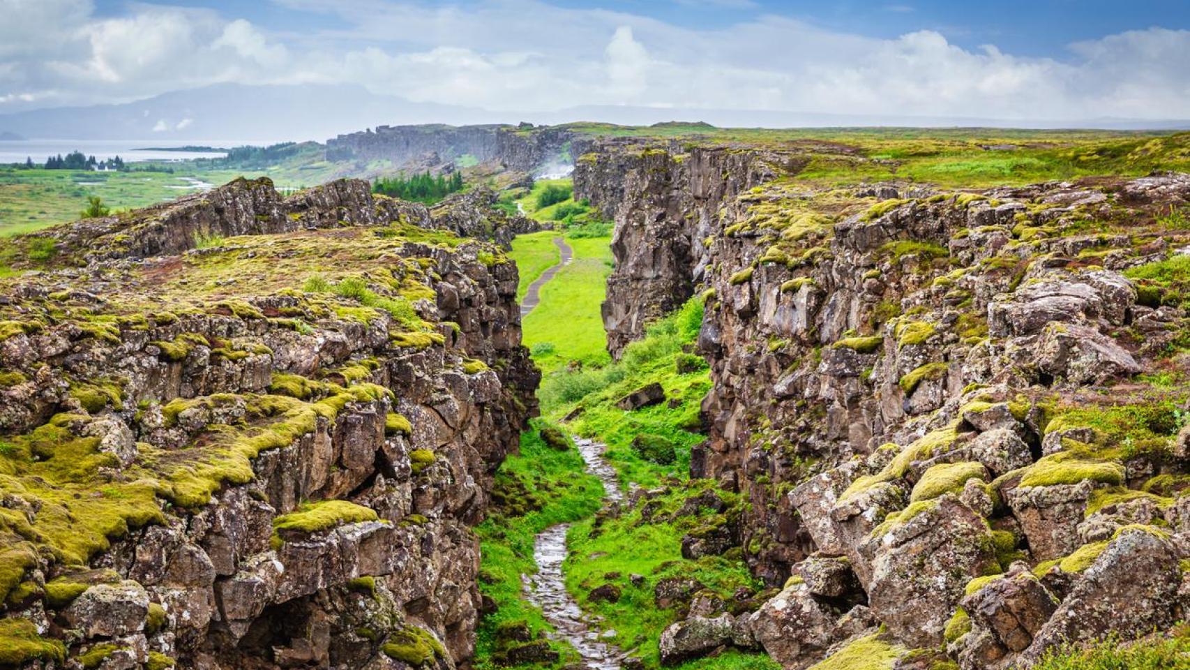 La falla que separa América y Europa en el Parque Nacional de Thingvellir.