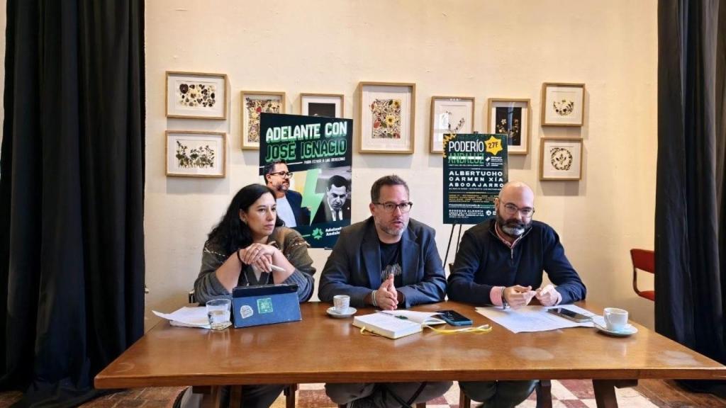 Representantes de Adelante Andalucía en un acto con la prensa en Sevilla.