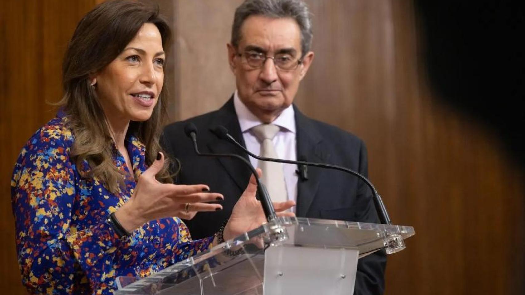 Chueca y Julio Calvo, en el Consistorio.