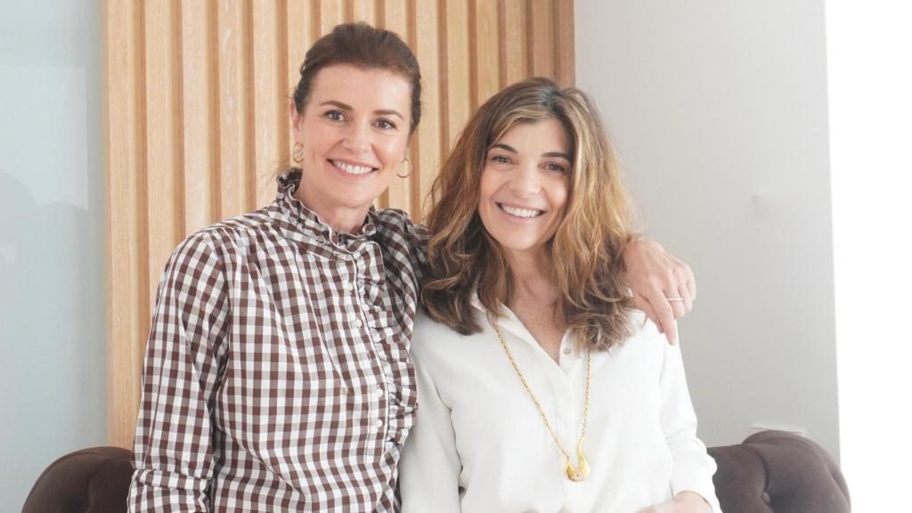 Nuria March posa junto a Xandra Falcó.
