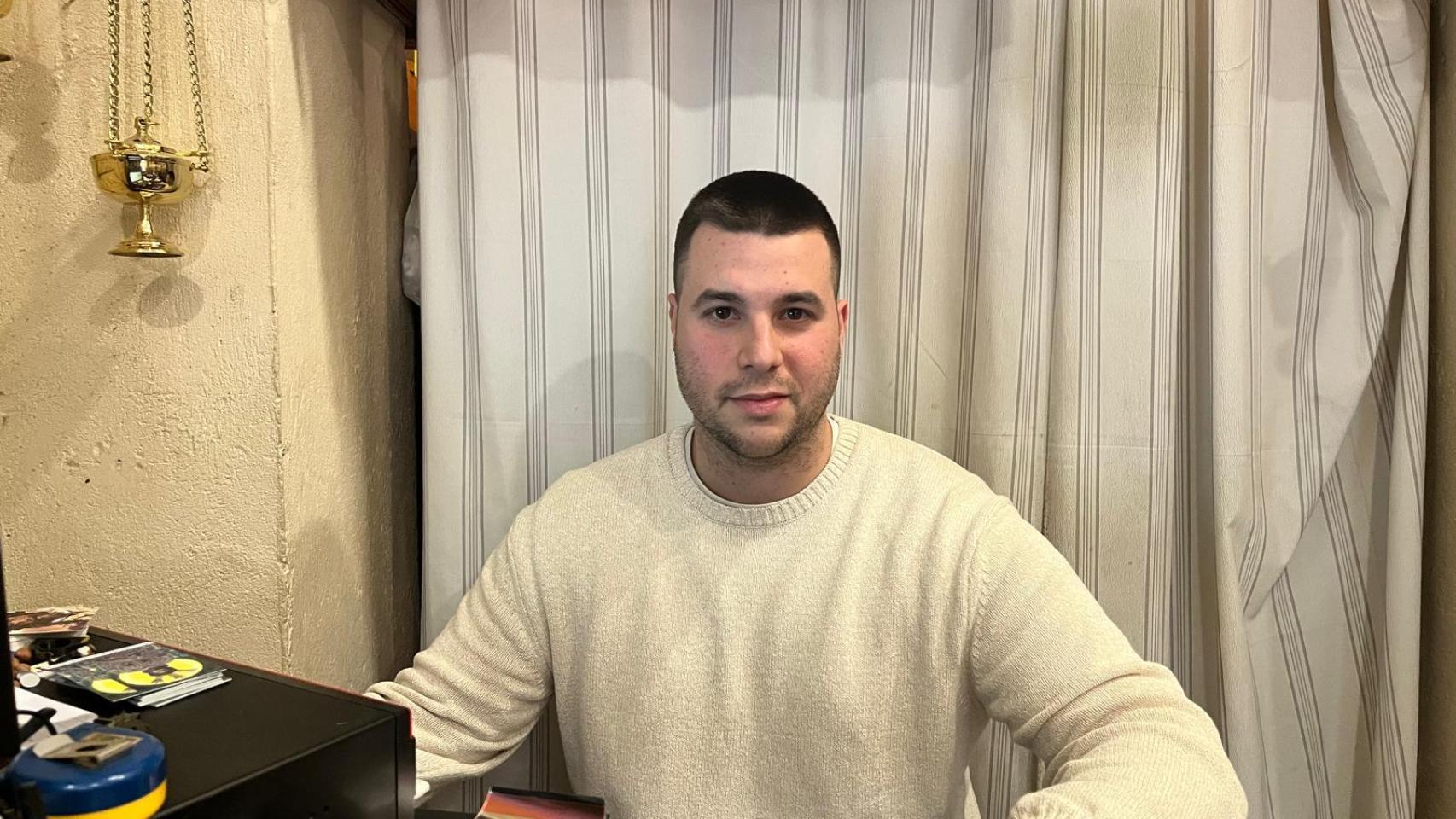 Carlos González, trabajador de Inciensos Sevilla.