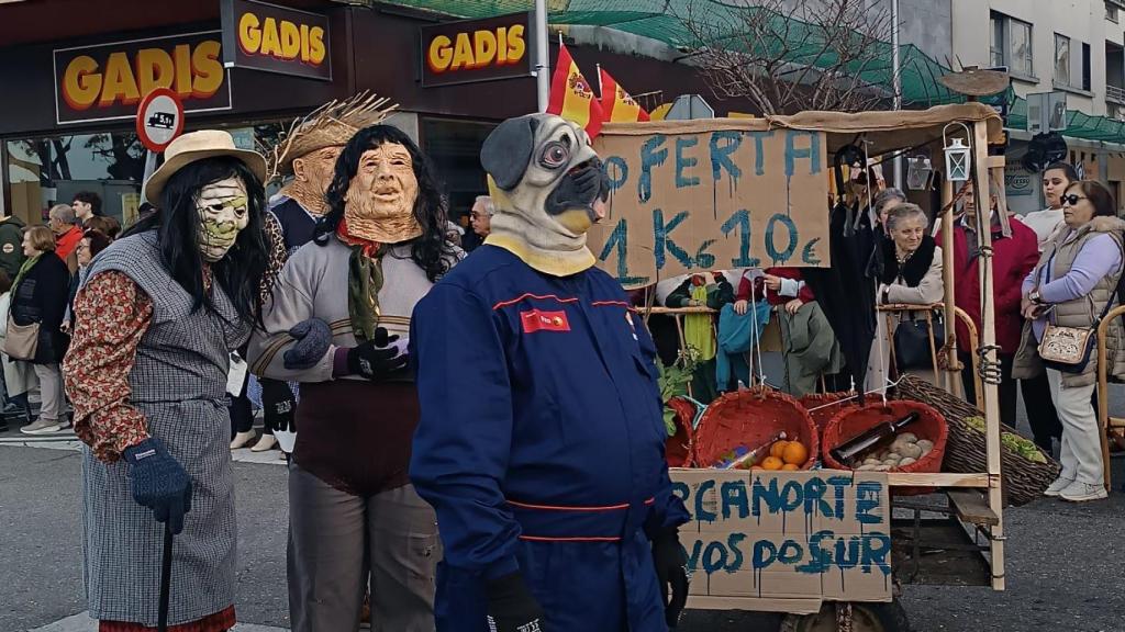 Desfile do paxaro de mal agoiro en Bueu.