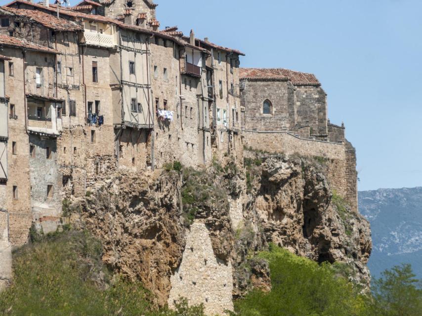 Casas colgadas en Frías, uno de los pueblos de Territorio Obarenes.