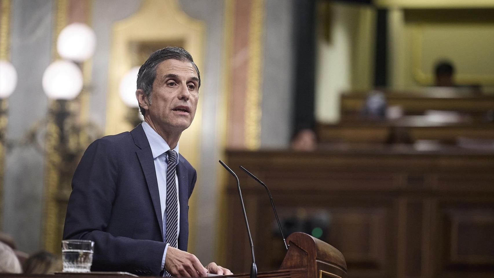 El diputado del PSOE, Javier Rodríguez Palacios, durante una sesión de control al Gobierno, en el Congreso, a 15 de octubre de 2025.