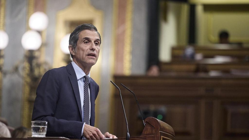 El diputado del PSOE, Javier Rodríguez Palacios, durante una sesión de control al Gobierno, en el Congreso, a 15 de octubre de 2025.