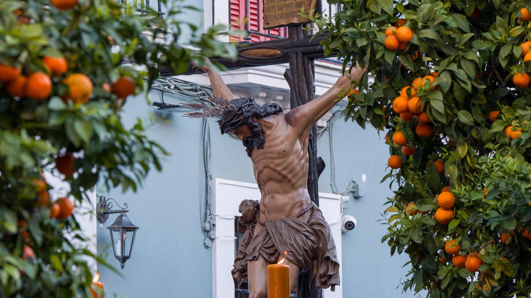 El Via Crucis de la Hiniesta de Sevilla, en imágenes