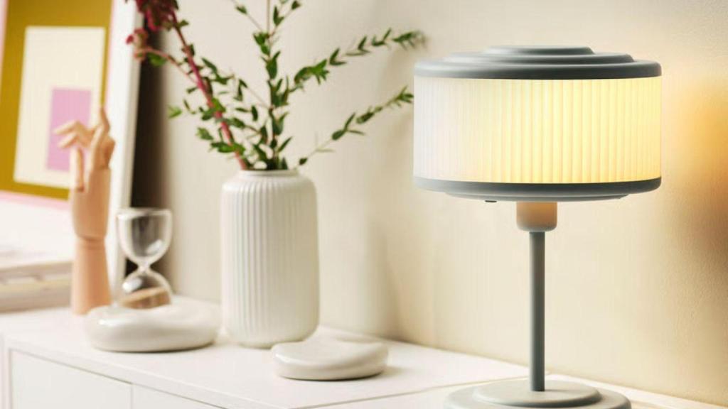 El minimalismo seguirá siendo tendencia en 2026: esta lámpara de mesa de Ikea es la prueba (y cuesta menos de 12€)