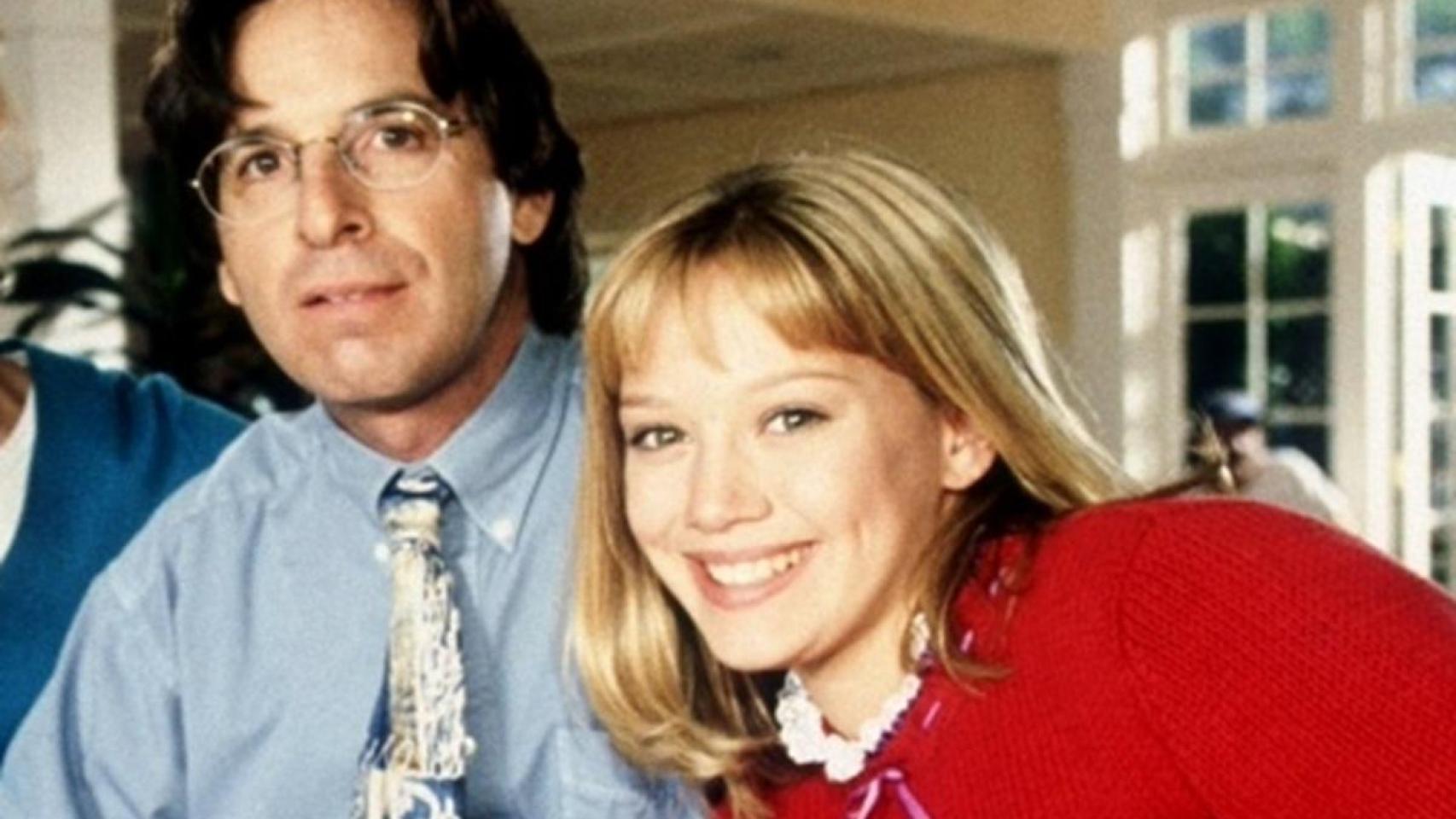 Robert Carradine y Hillary Duff, en 'Lizzie McGuire'.