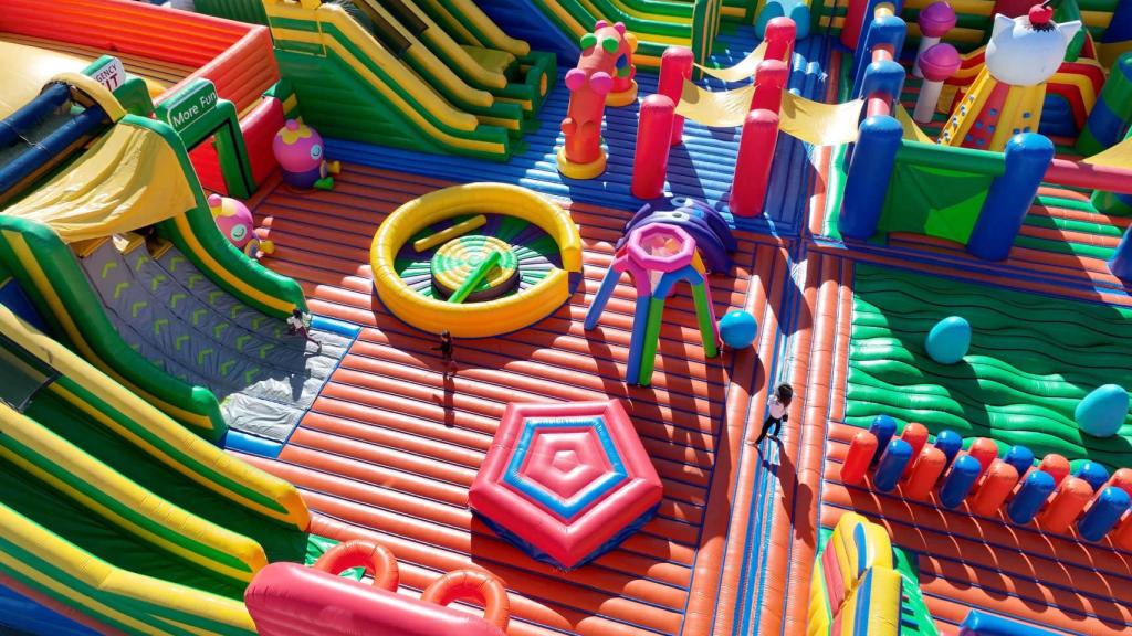 Imagen de Funbox, el parque de hinchables más grande del mundo que llega a Valladolid