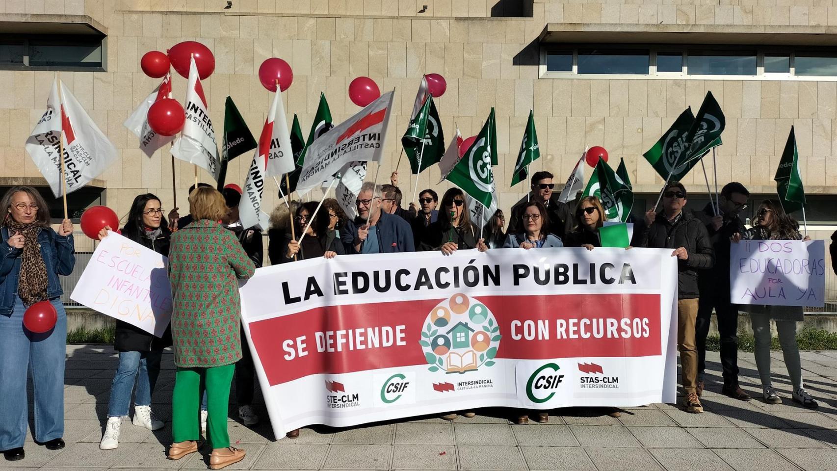 Concentración de los sindicatos CSIF y STAS.