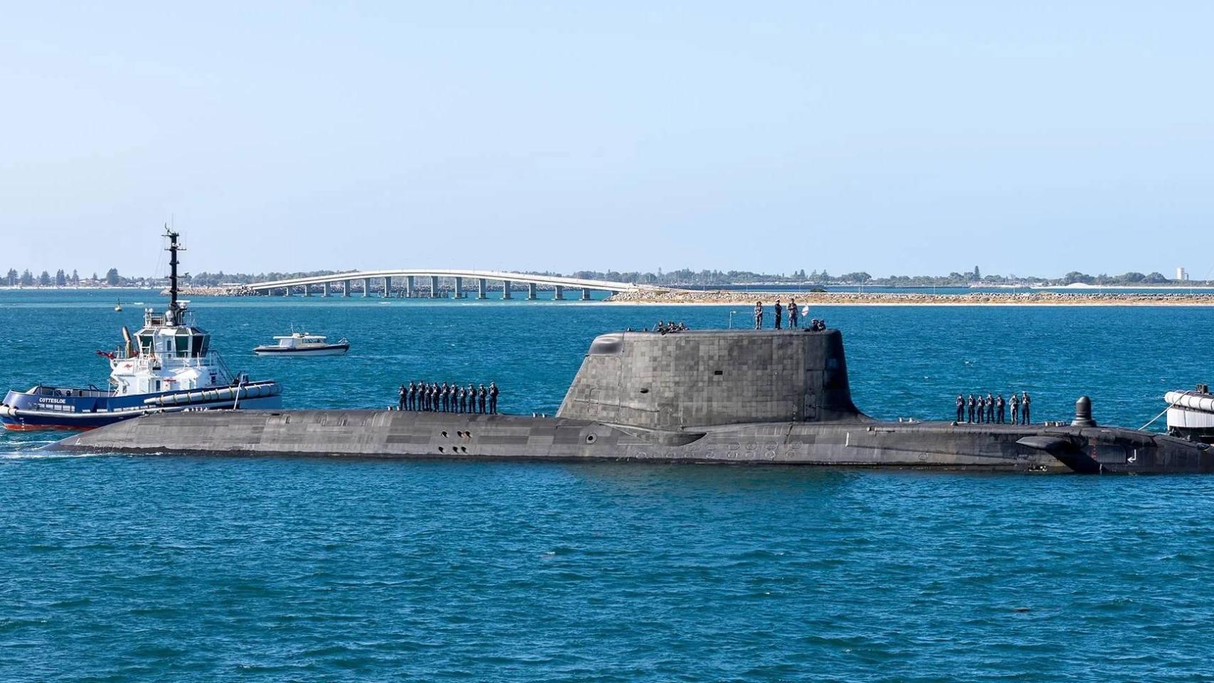 HMS Anson, el submarino de propulsión nuclear de la Royal Navy en su llegada a Australia.