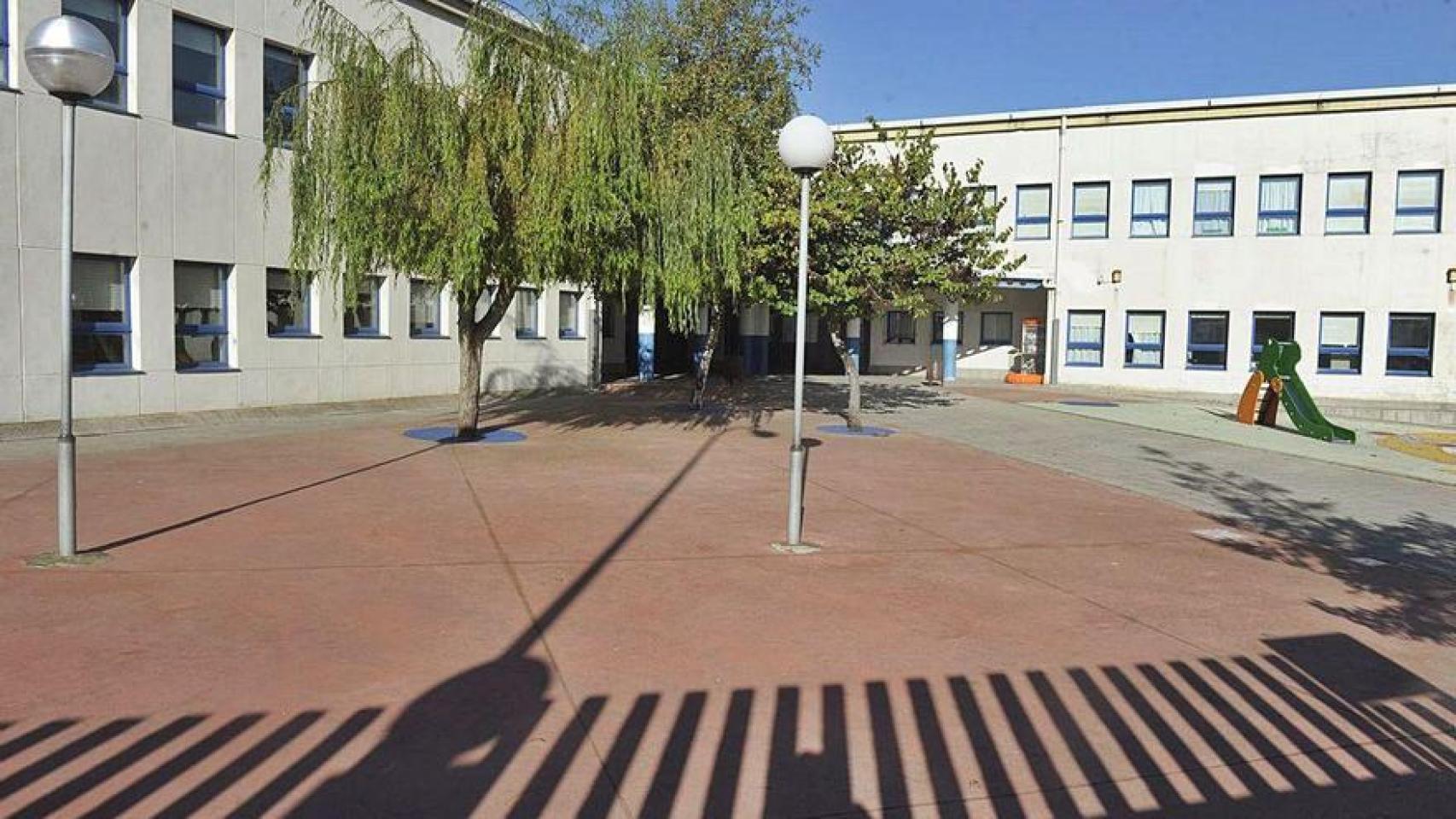 Arteixo (A Coruña) pide a Educación completar la renovación del tejado del CEIP Ponte dos Brozos