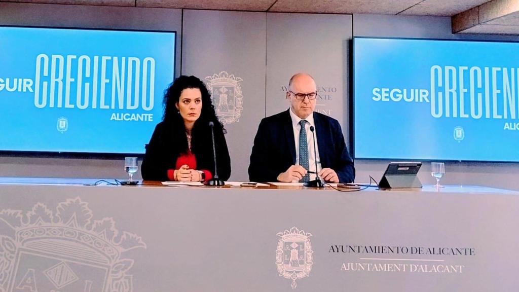 Los portavoces de la Junta de Gobierno del Ayuntamiento de Alicante en rueda de prensa.