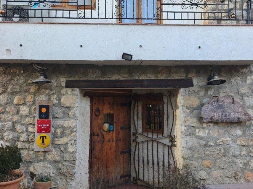 Entrada principal del restaurante 'Fuentelgato'.
