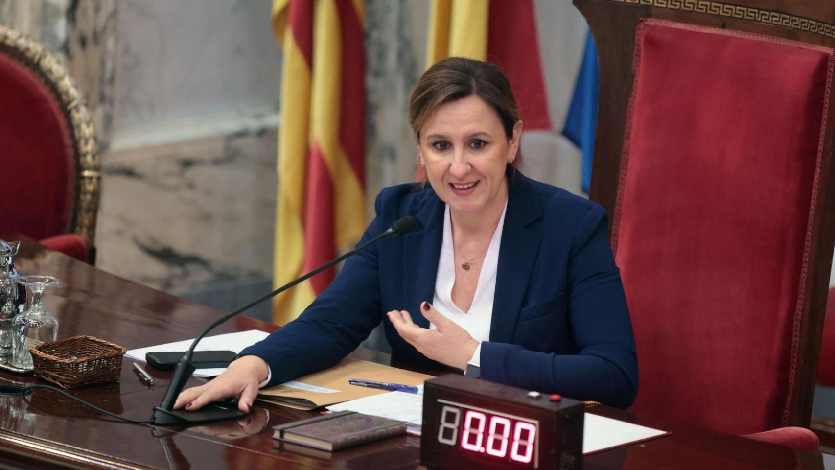 La alcaldesa de Valencia, María José Catalá, en el pleno de este martes. EE