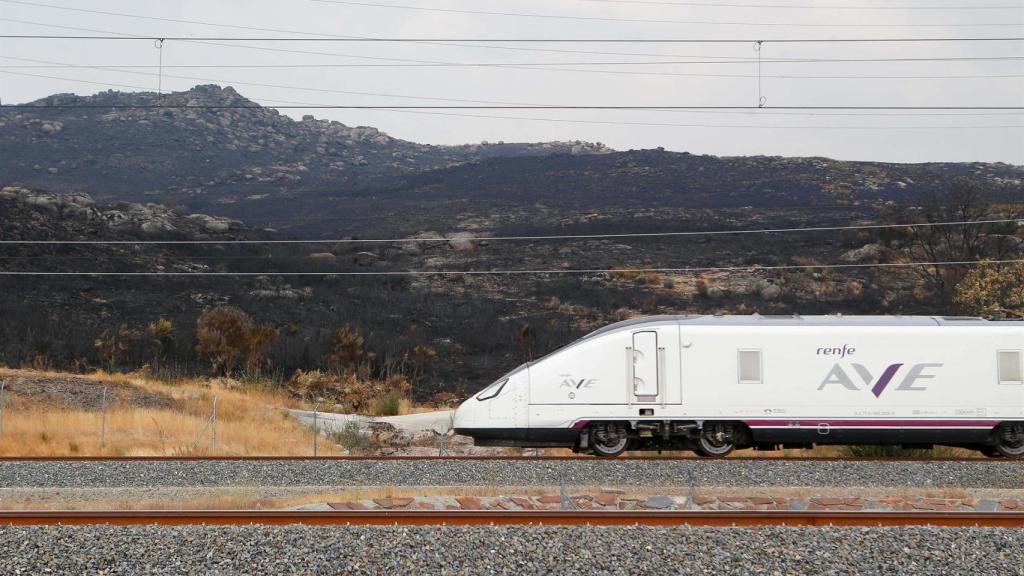 Un tren de la línea AVE Madrid-Galicia