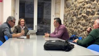 Reunión mantenida por Luisa Sánchez, Miguel Martín y Daniel Benavides con un representante del Anpa del CEIP Canicouva