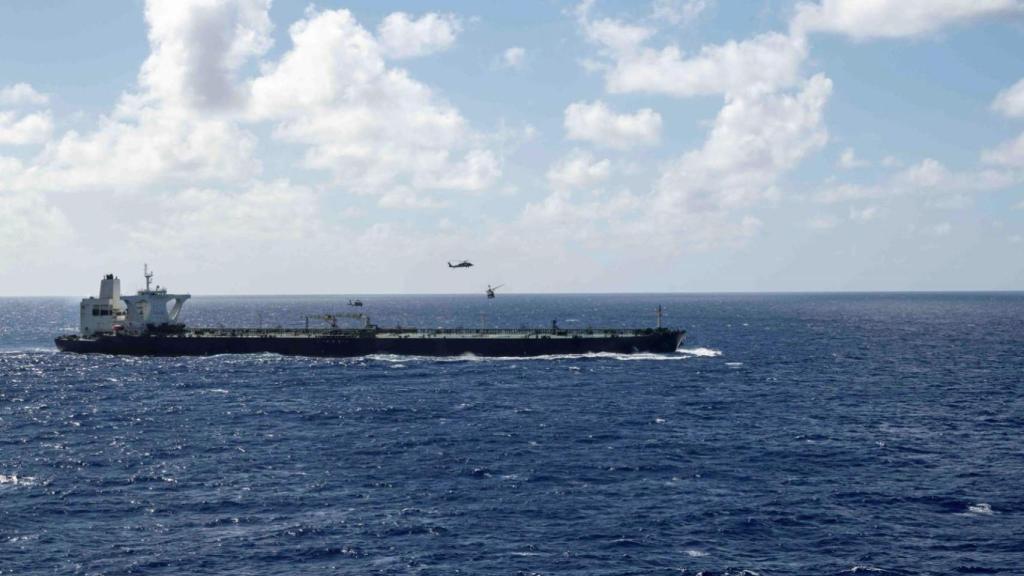 etrolero M/T Bertha, con bandera de las Islas Cook, acusado de incumplir la cuarentena impuesta a los buques vinculados al crudo venezolano que intentan evadir las sanciones estadounidenses.