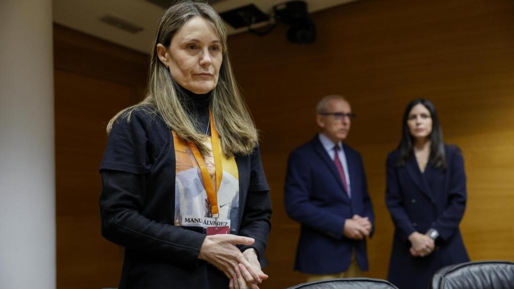 La presidenta de Asociación de Víctimas Mortales de la Dana, Rosa Álvarez, a su llegada a la comisión de investigación sobre de la dana de Les Corts Valencianes. Efe / Ana Escobar