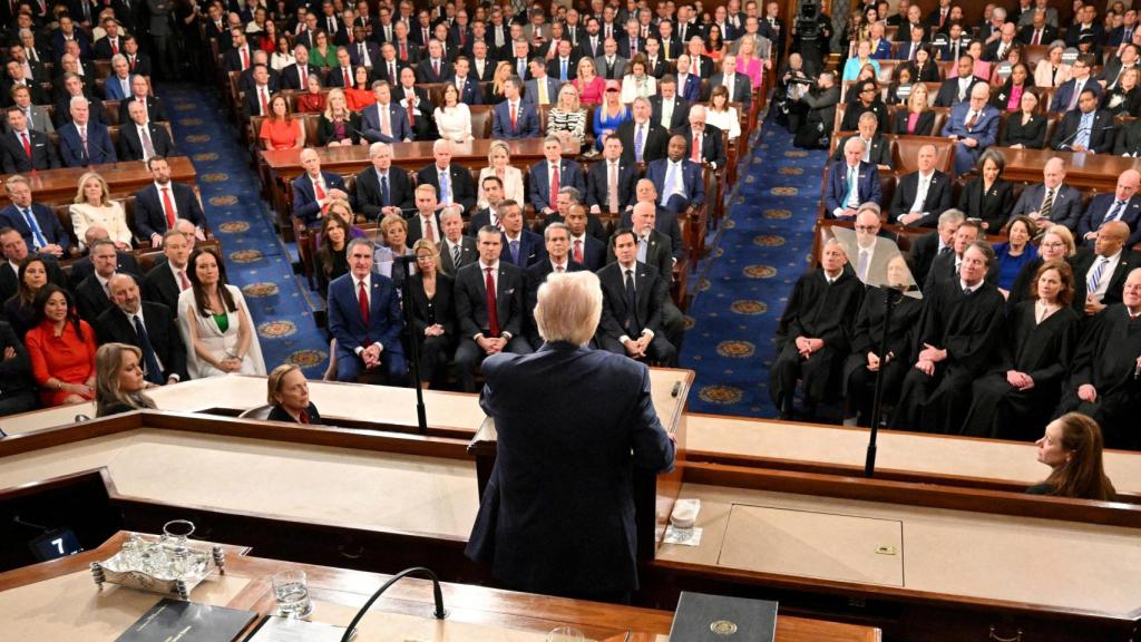 Доналд Трамп говори током Конгреса у Вашингтону.