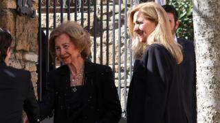 La reina Sofía junto a la infanta Cristina a su llegada a la Catedral Ortodoxa Griega de San Andrés y San Demetrio de Madrid