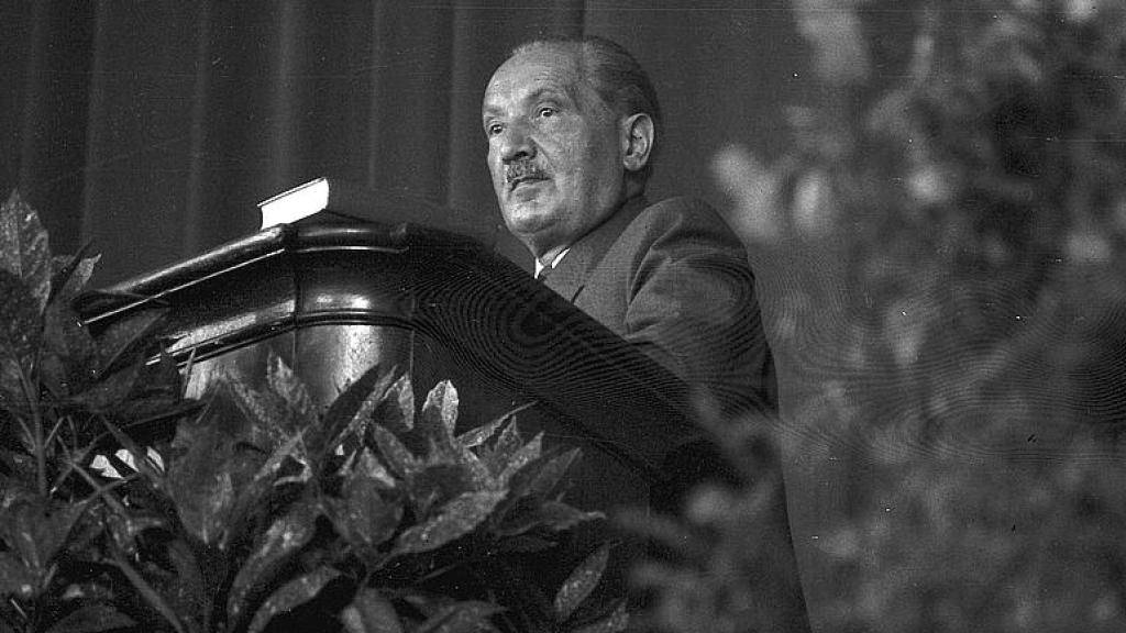 Martin Heidegger durante una conferencia. Foto: Colección Willy Pragher