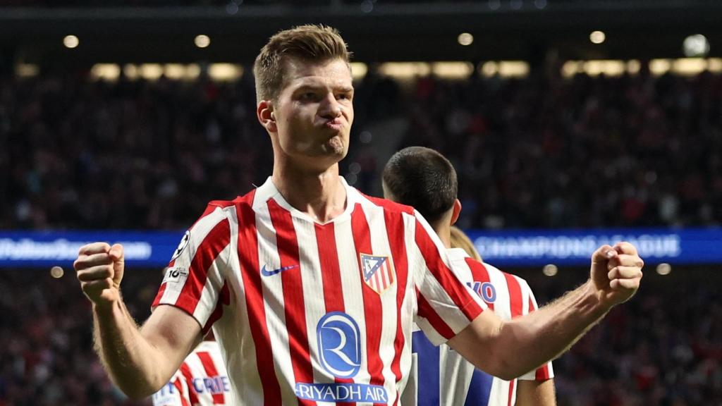 Sorloth celebra uno de los goles en el partido ante el Brujas.
