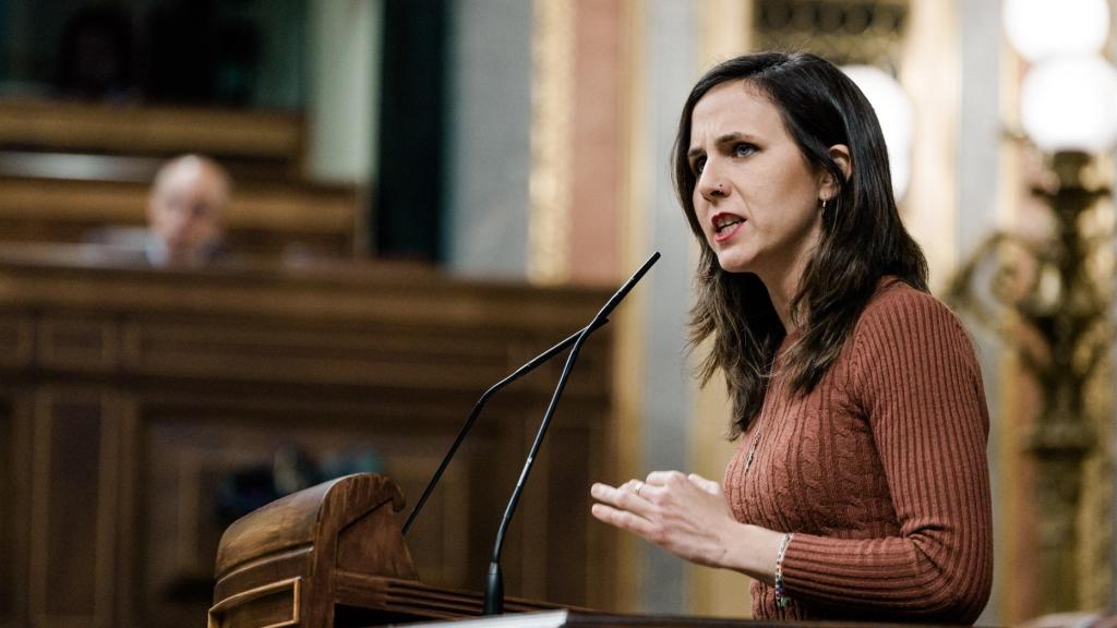 La secretaria general de Podemos, Ione Belarra, interviene durante una sesión plenaria en el Congreso de los Diputados, a 24 de febrero de 2026, en Madrid (España).