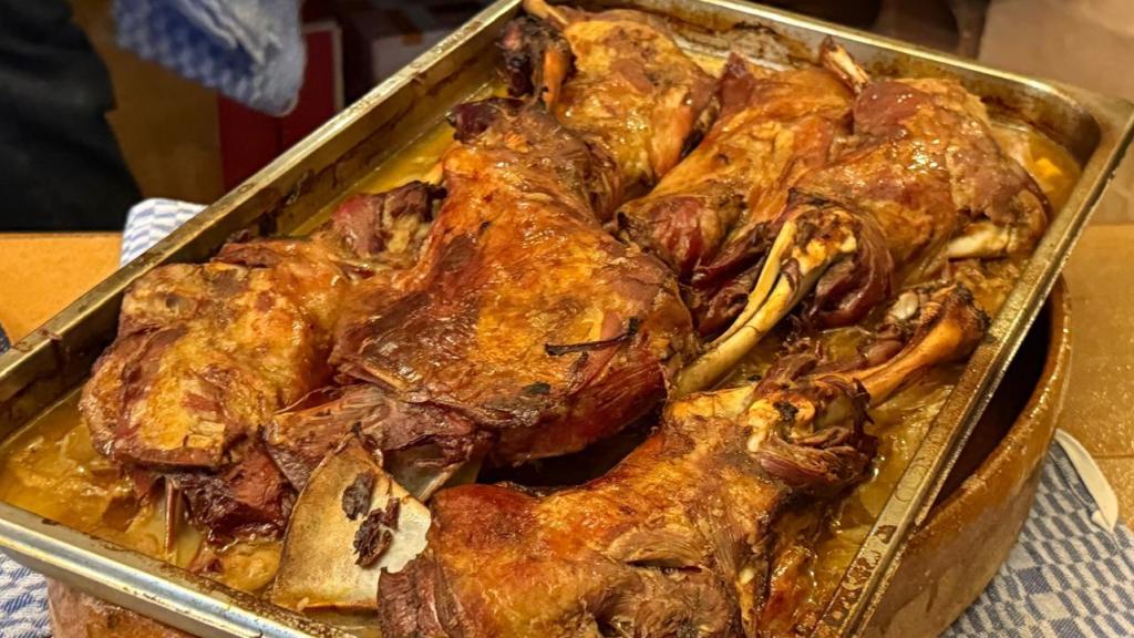 Plato de Ternasco asado de La Cazuela.