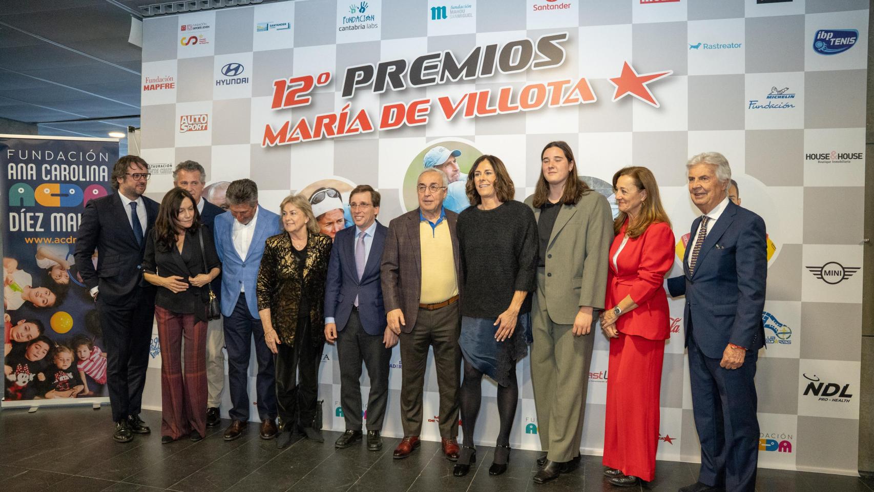 Foto de los premiados de los Premios María de Villota