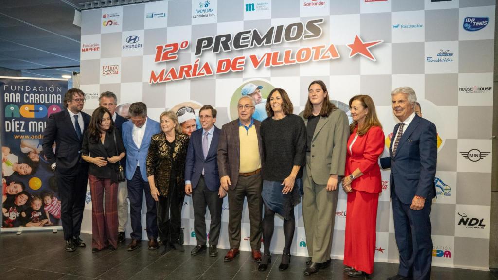 Foto de los premiados de los Premios María de Villota