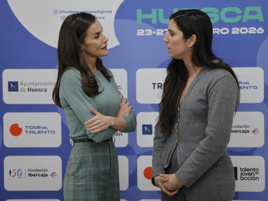 La Reina, con la ganadora del galardón, Patricia Aymá.