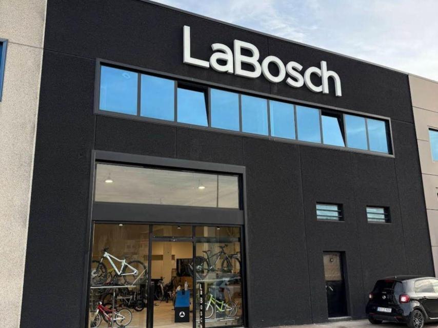 El cuartel general de LaBosch, en Cardedeu, asaltado durante la madrugada del lunes.