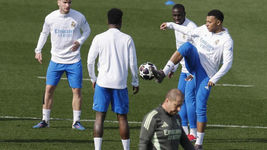 Mbappé, en acción durante el entrenamiento de este martes del Real Madrid